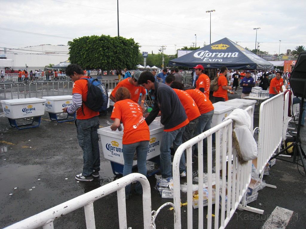 2011 Queretaro MX Half Marathon 185.JPG - The 2011 Queretaro Marathon on October 9. I was in town and was able to run the 21K, or 13.1 mile half marathon. Hmmm... a can of beer after the race!